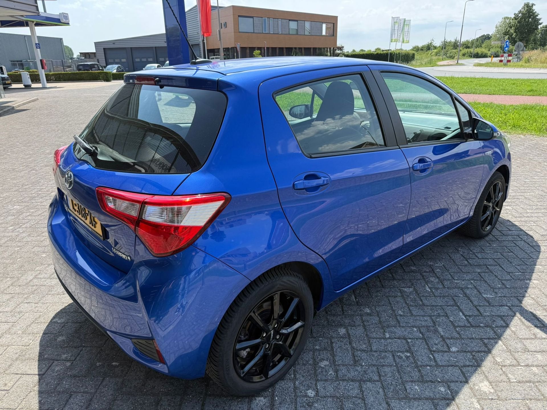 Toyota Yaris 1.5 Hybrid Dynamic, Auto's, 12 maanden, 4 cilinders, Blauw, Bedrijf