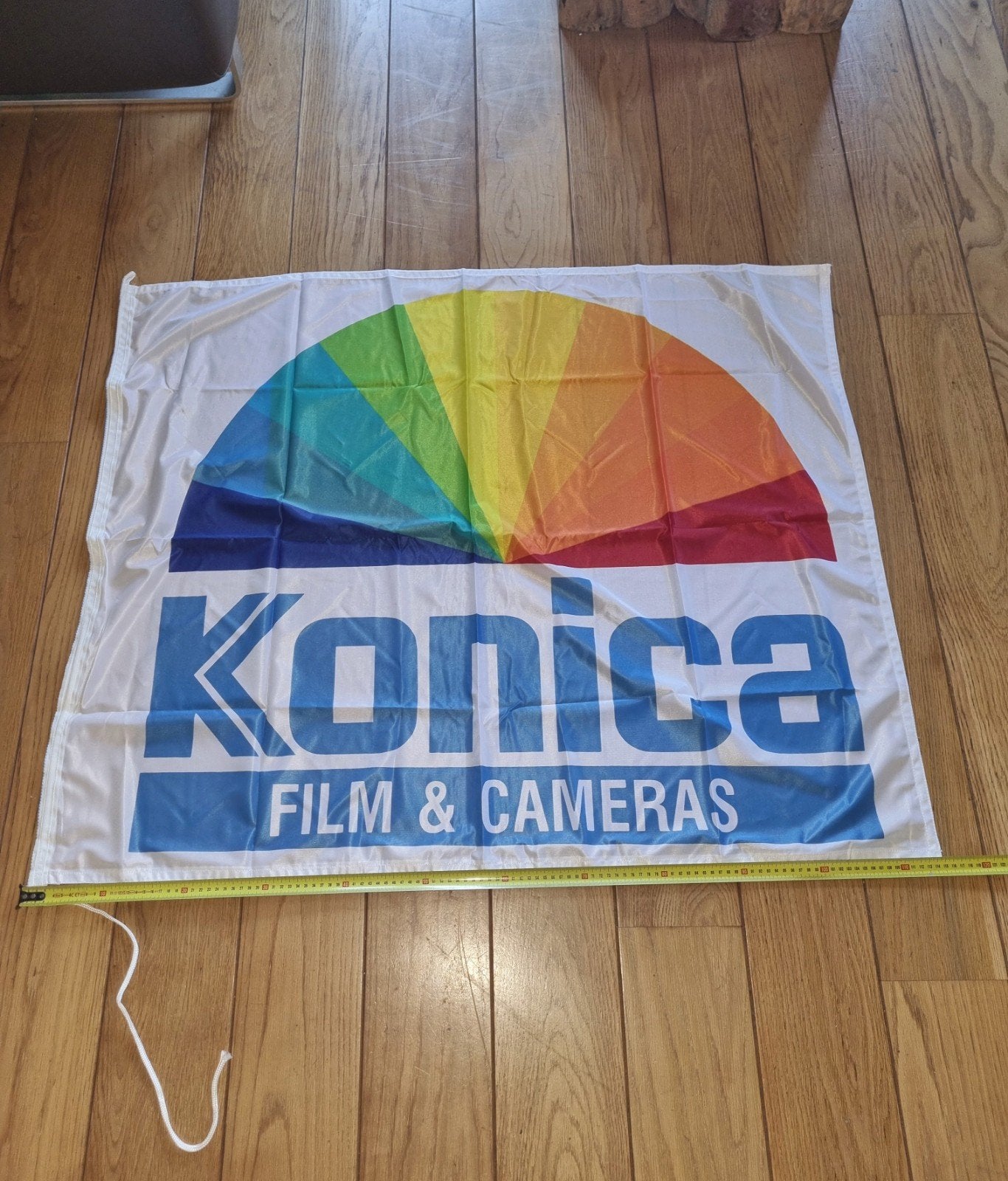 Vintage Konica "Film & Cameras" Reclamevlag - Regenbooglogo, Ophalen of Verzenden, 1960 tot 1980, Filmcamera