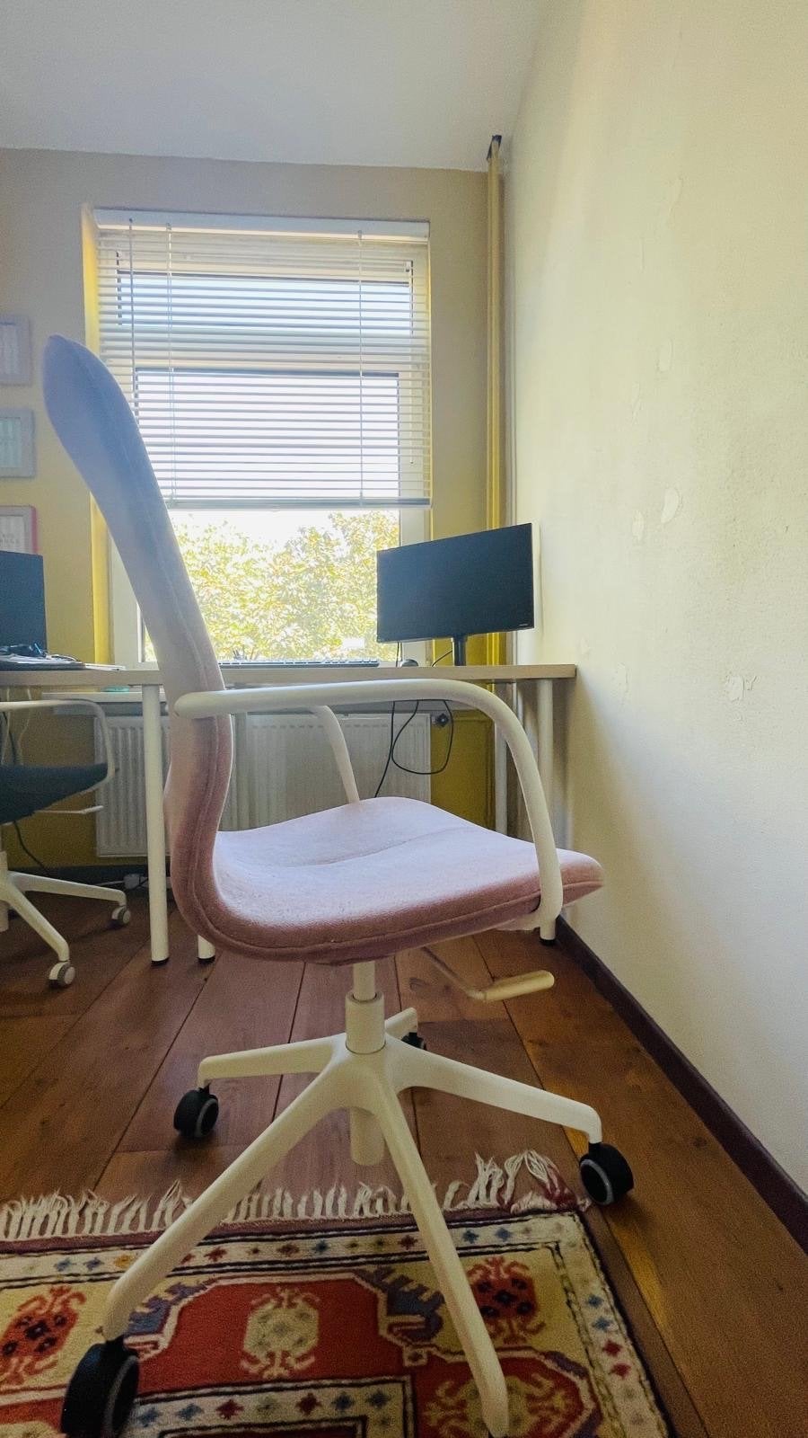 Ikea LÅNGFJÄLL office chairs, rose, Ophalen, Zo goed als nieuw, Grijs, Bureaustoel
