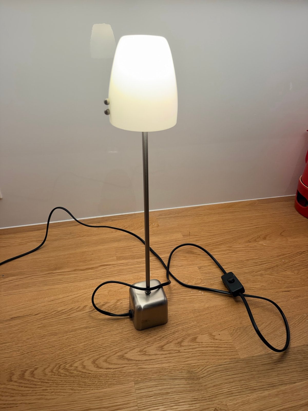 Modern tafellampje met melkglas kap, Ophalen, Met schakelaar, Gebruikt, Overige merken