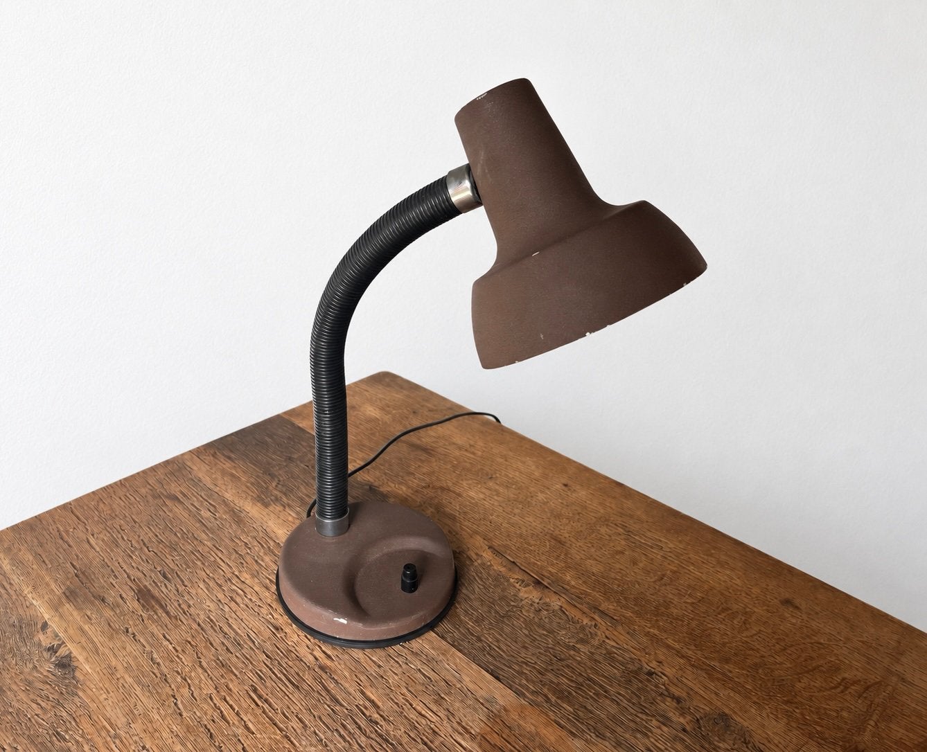 Retro bruine aluminium bureaulamp met flexibele zwanenhals, Bureaulamp, Gebruikt, Vintage, Metaal