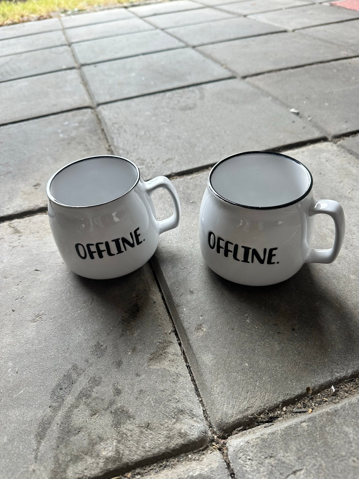 Set van 2 "OFFLINE" mokken - wit met zwarte rand, Ophalen, Overige typen, Zo goed als nieuw, Steen/keramiek