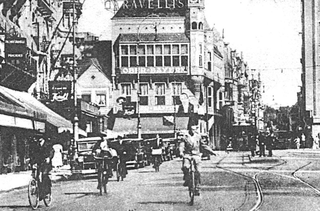 700489	Amsterdam	Rembrandtsplein	1931	Zegel gedeeltelijk ver, Ophalen of Verzenden, 1920 tot 1940, Gelopen, Noord-Holland