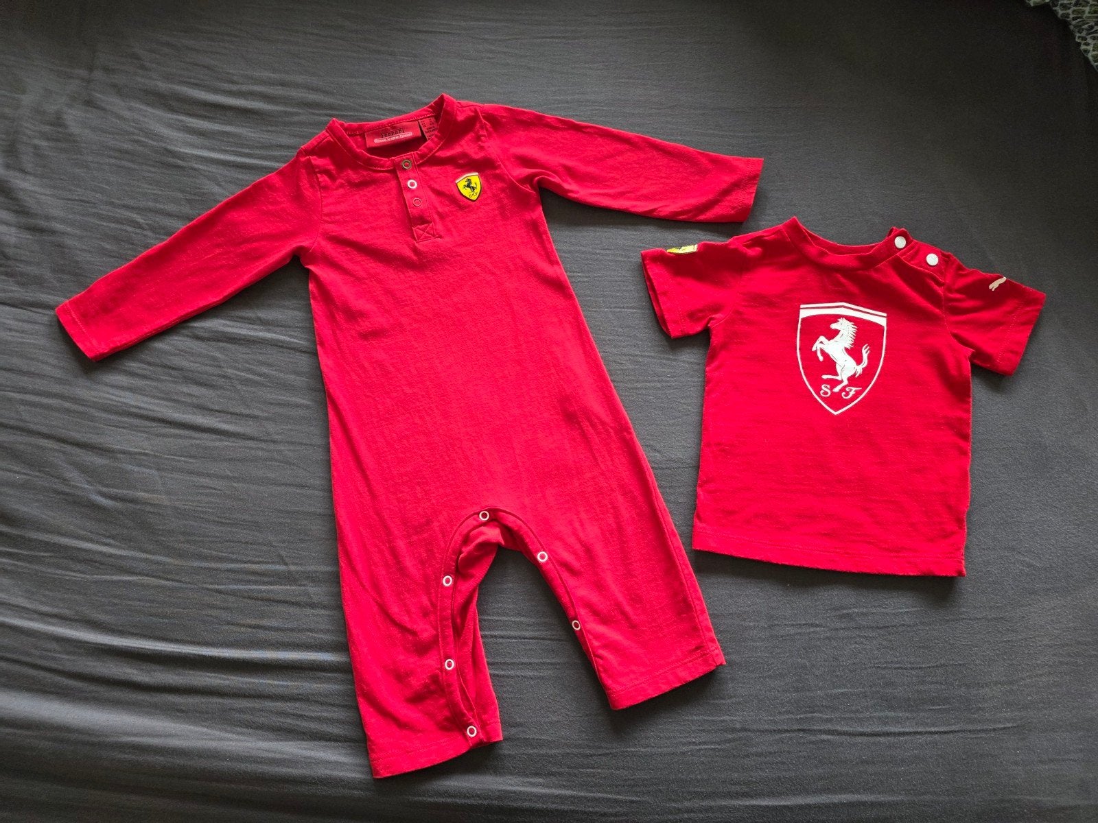 Set 2 Originele Ferrari babykleding 62 74 babyshower, Ophalen of Verzenden, Zo goed als nieuw, Setje, Jongetje