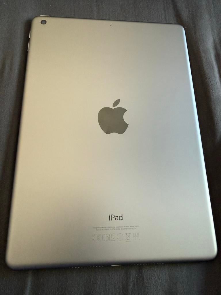 iPad 5e generatie (A1822) - Zo goed als nieuw, Computers en Software, Apple iPads, 10 inch, 32 GB, Apple iPad, Ophalen of Verzenden