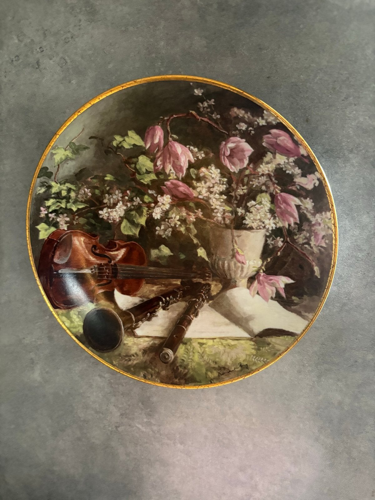Porseleinen sierbord 'Stilleven in de muziekkamer' - Royal M, Ophalen of Verzenden