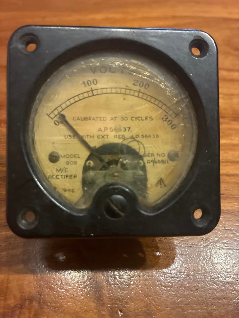 Vintage Voltmeter 1945 - Gebarsten Glas, Antiek en Kunst, Ophalen of Verzenden