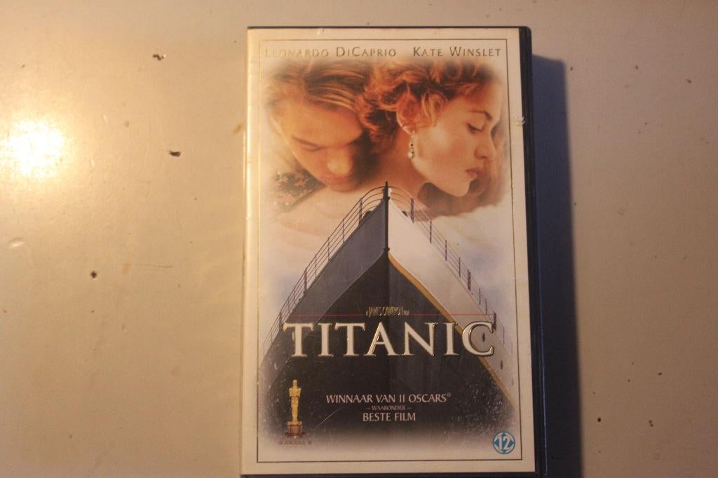 800x - vhs - titanic, Cd's en Dvd's, VHS | Film, Alle leeftijden, Ophalen of Verzenden, Gebruikt, Komedie