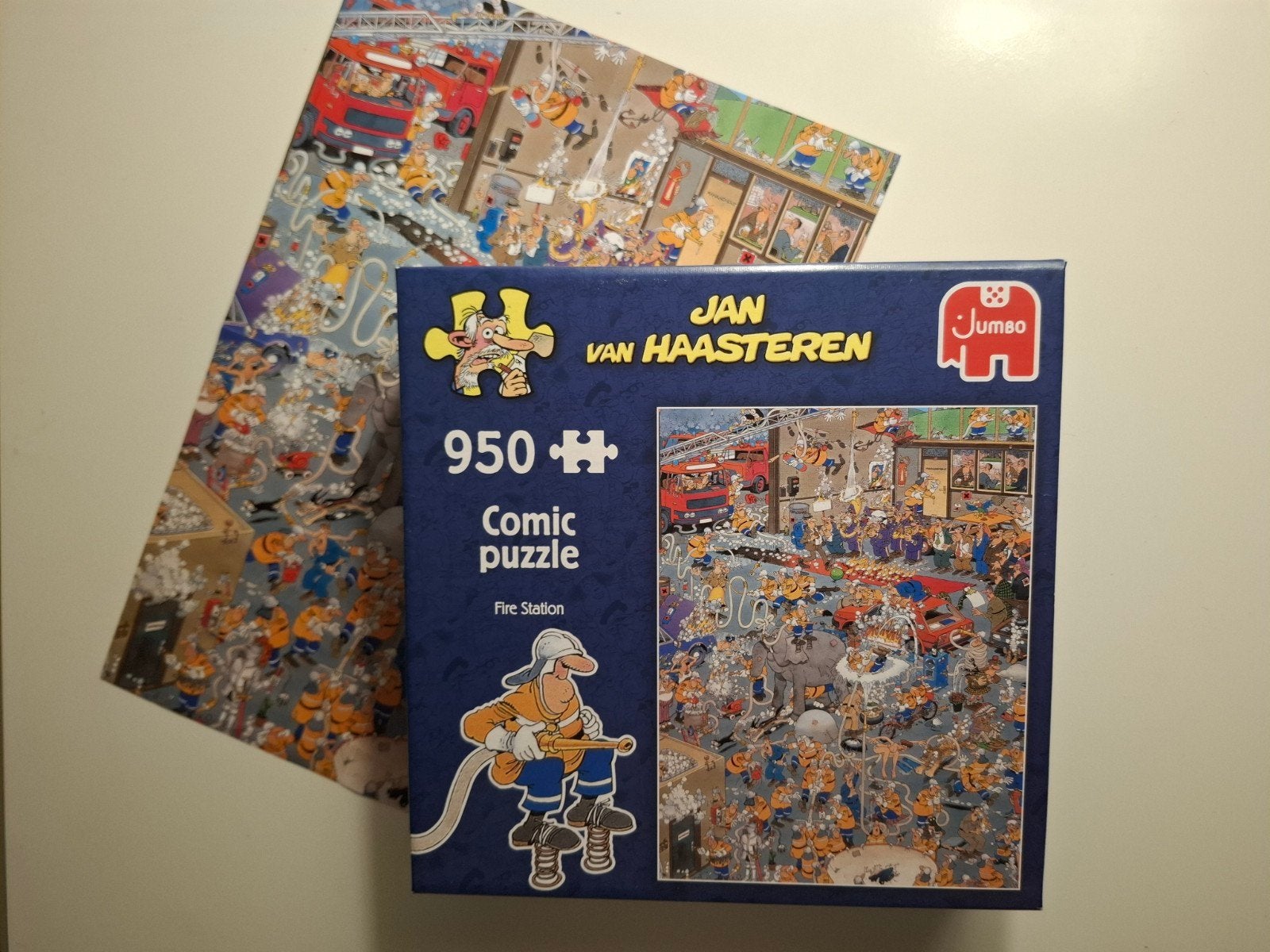 Jan van Haasteren 'Fire Station' 950 stukjes + poster ZGAN, Ophalen of Verzenden, 500 t/m 1500 stukjes, Zo goed als nieuw, Legpuzzel