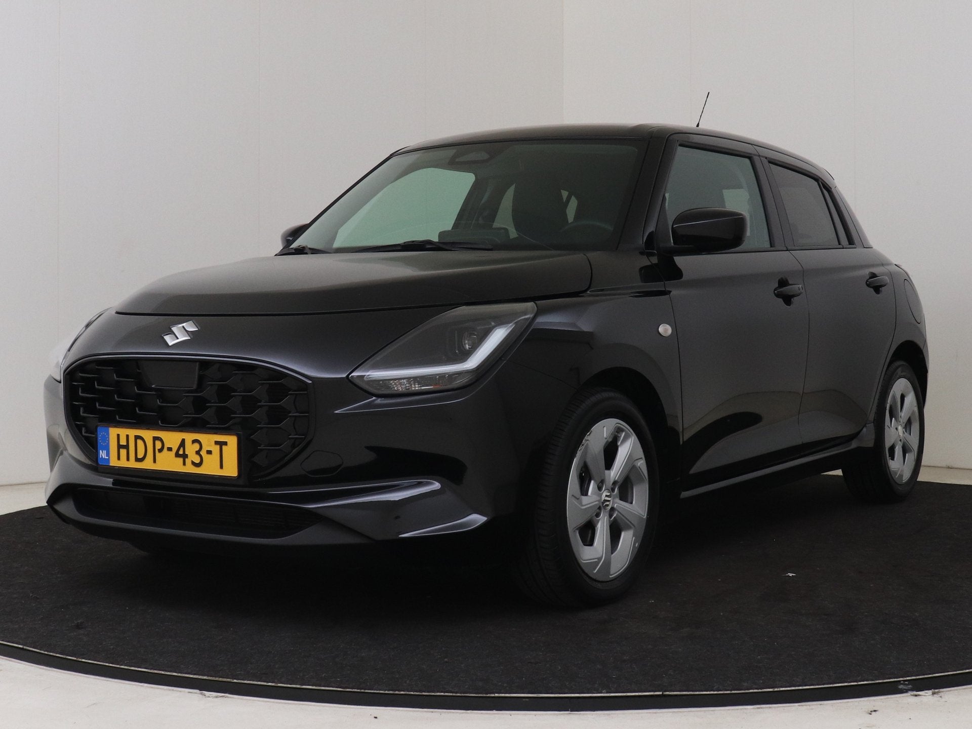 Suzuki Swift 1.2 Select Smart Hybrid (bj 2025, automaat), Auto's, Stof, Gebruikt, 400 kg, Origineel Nederlands
