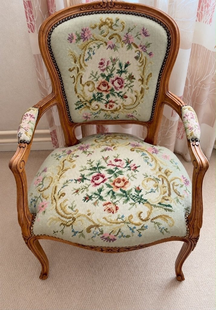 Louis XV fauteuil met geborduurde gobelin bekleding”, Ophalen of Verzenden