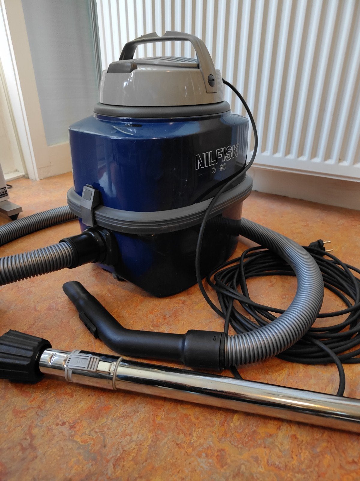 Keurige Nilfisk Stofzuiger 1200W - Schoon & Fris, Stofzak, Gebruikt, Ophalen of Verzenden, Sledestofzuiger