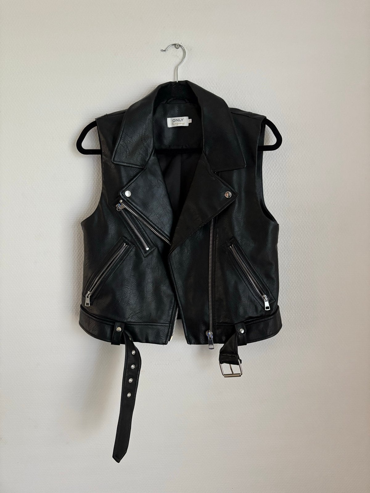 ONLY nieuw mouwloos leather look gilet, zwart. Maat: S, Ophalen of Verzenden, Nieuw, Maat 36 (S), Zwart