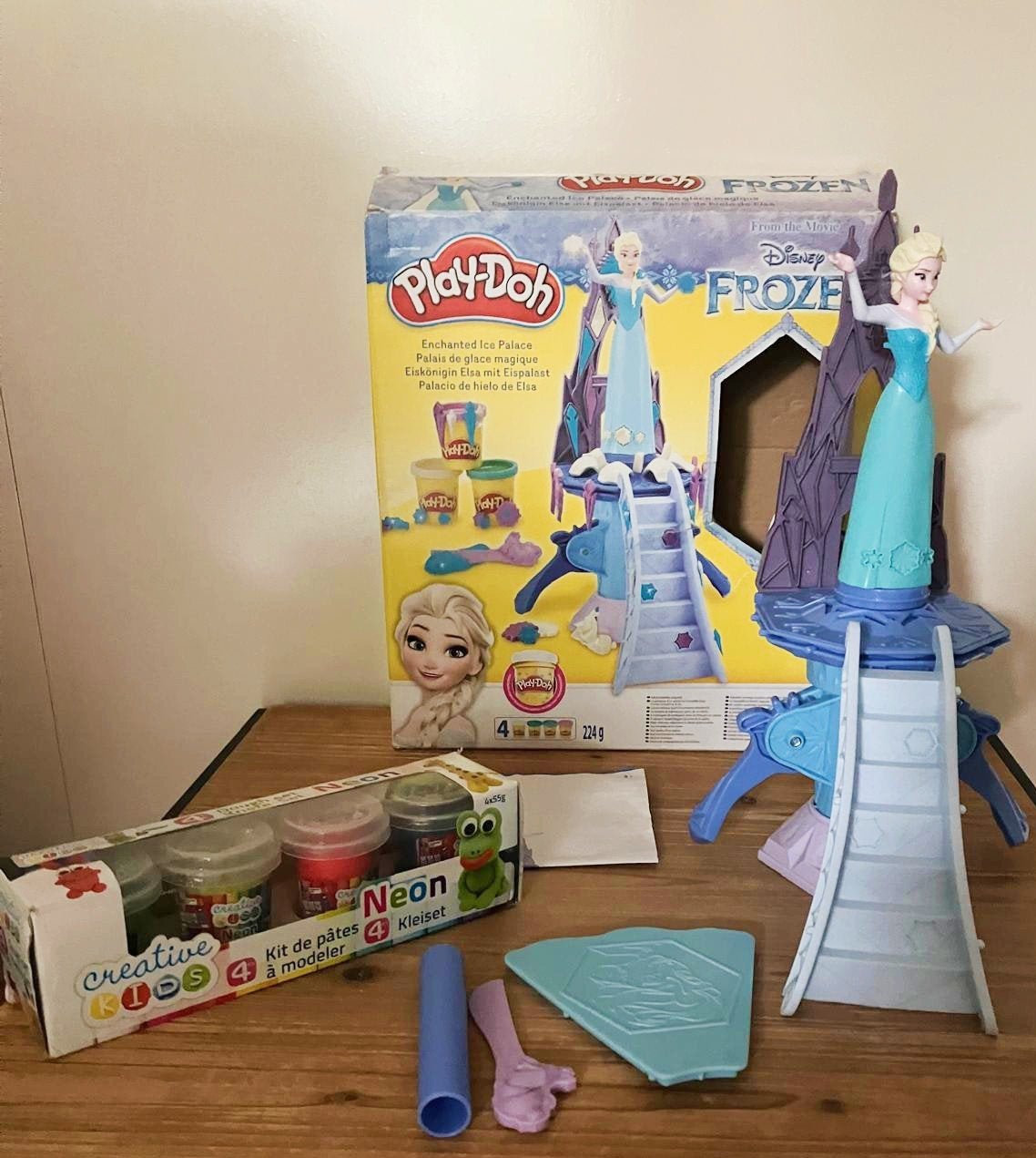 Play-Doh Disney Frozen Elsa's Betoverde IJspaleis Set, Ophalen of Verzenden, Gebruikt, Bouwen
