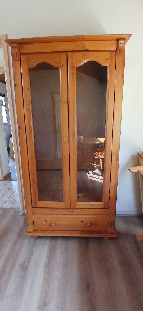 Mooie grenen vitrine kast, Ophalen, Met deur(en), Zo goed als nieuw, 150 tot 200 cm