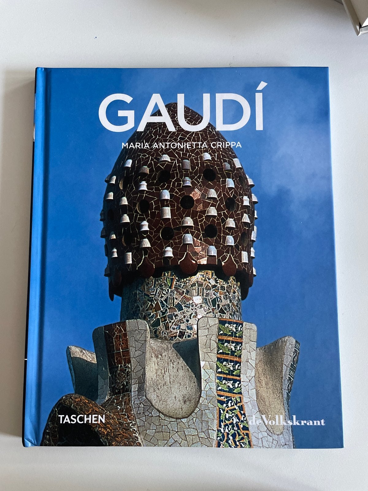 Gaudi - Maria Antonietta Crippa - Taschen - De Volkskrant, Ophalen of Verzenden, Zo goed als nieuw, Overige onderwerpen