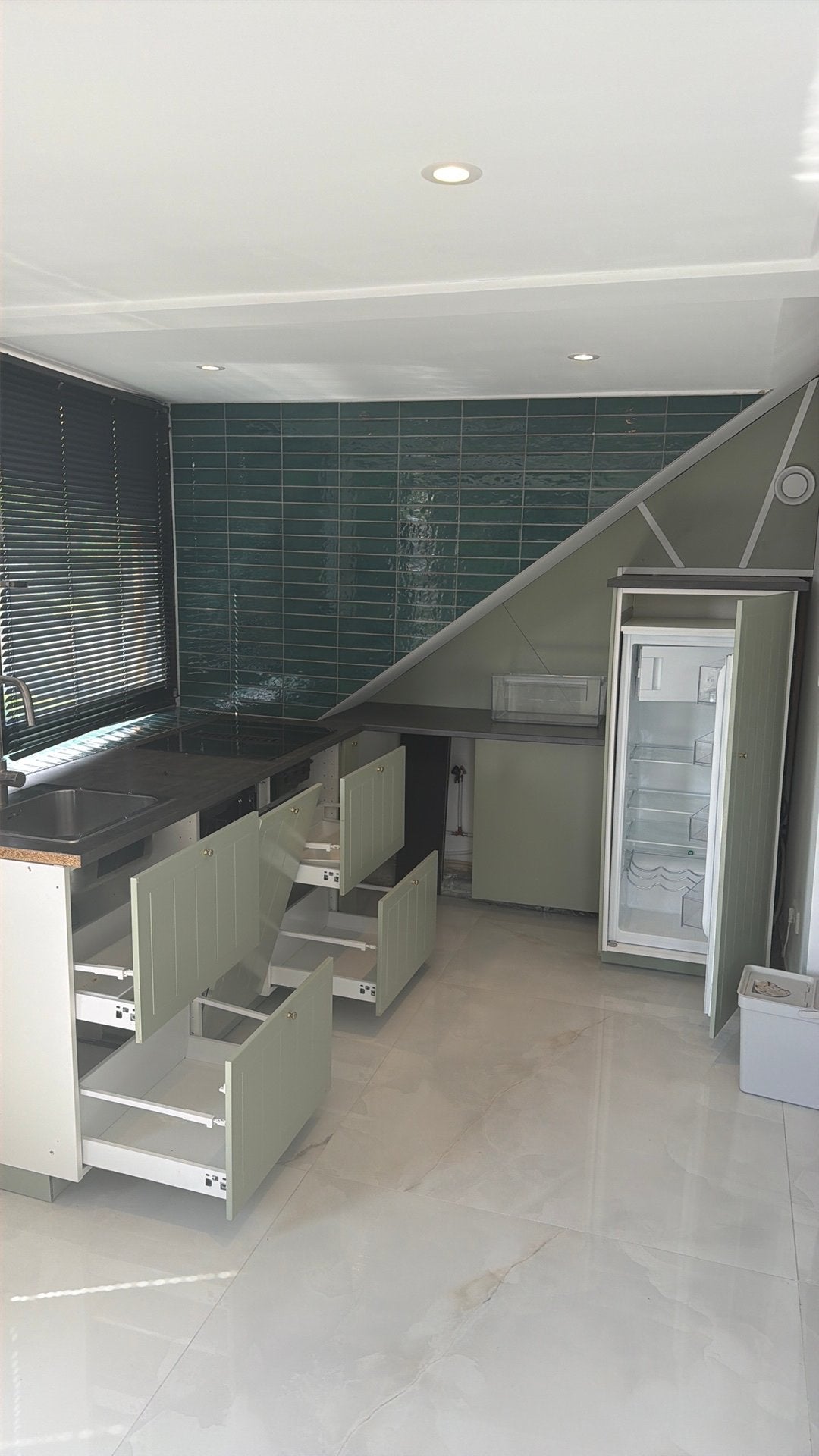 Keuken te koop over deze woning had 2 keukens, Huis en Inrichting, Keuken | Complete keukens, Ophalen, Zo goed als nieuw