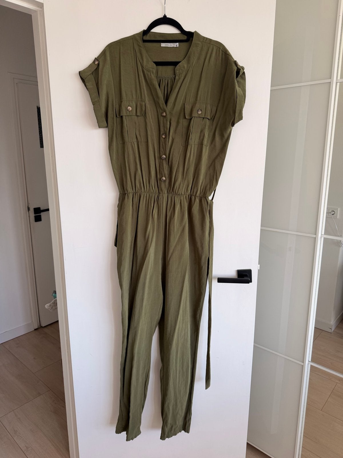 Vera Jo Jumpsuit - Olijfgroen - Maat XL, Kleding | Dames, Ophalen of Verzenden, Zo goed als nieuw, Maat 46/48 (XL) of groter, Groen
