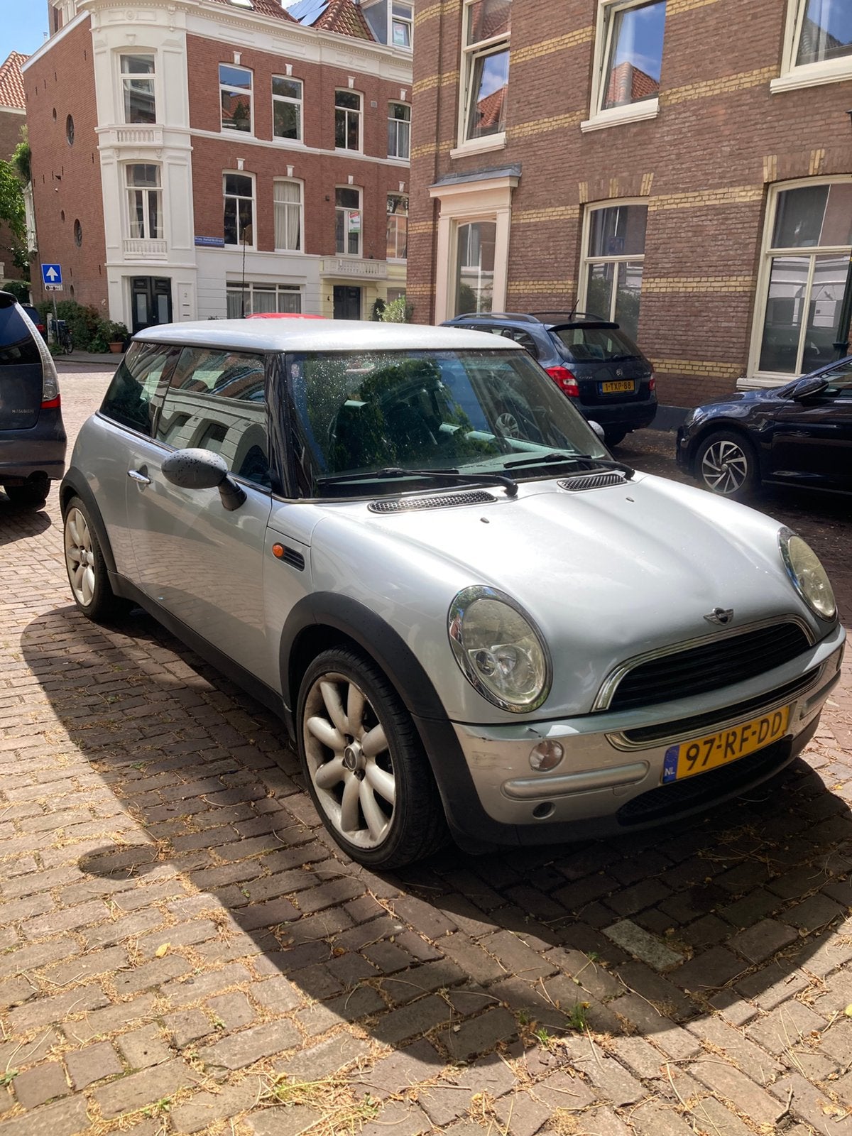 Mini 1.6 16V ONE 2004 Grijs, Auto's, Mini, Voorwielaandrijving, 15 km/l, 4 cilinders, 4 stoelen