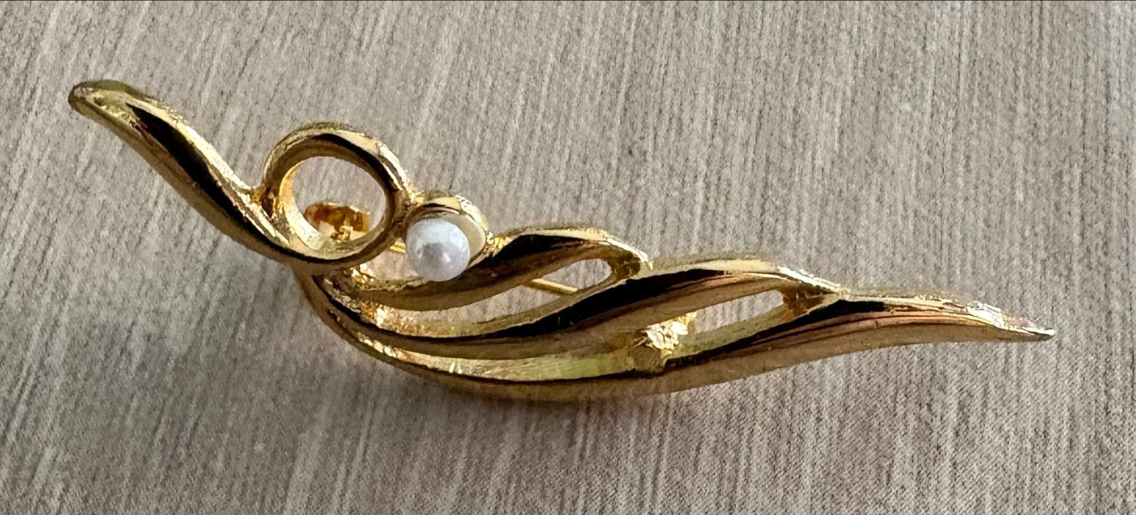 Elegante Gouden Broche met Parel, Sieraden, Tassen en Uiterlijk, Broches, Overige materialen, 4 tot 7 cm, Ophalen of Verzenden