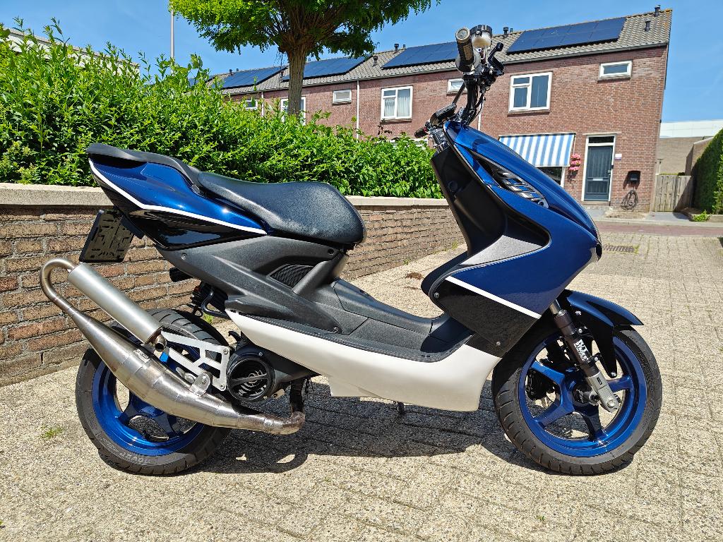 Yamaha Aerox 122cc |Zeer unieke A1 motorscooter| 100cc type, Ophalen, Aerox, Maximaal 45 km/u, Zo goed als nieuw