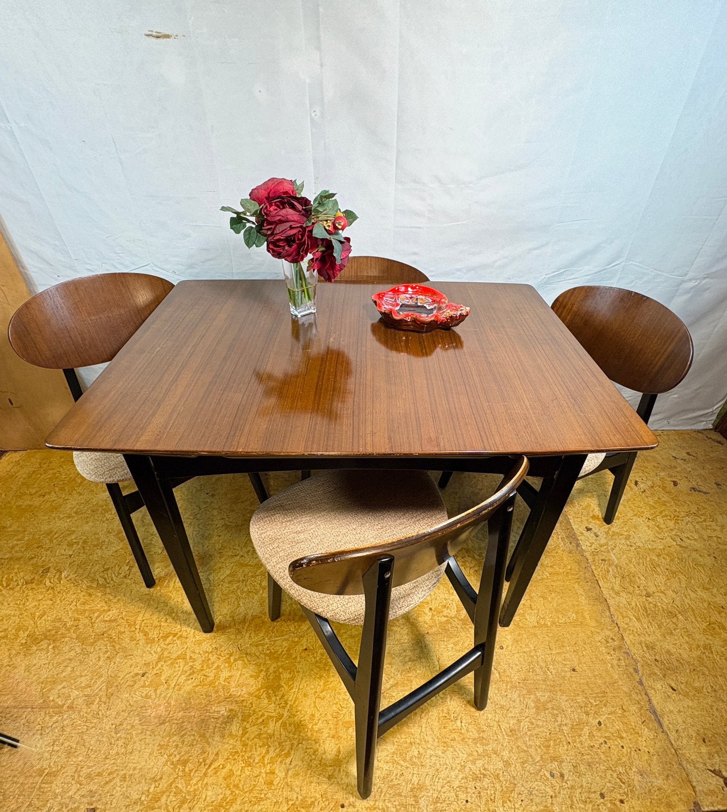 Gratis bezorging!Vintage MidCentury Teak tafel 4 stoelen1960, Huis en Inrichting, Mid Century, Mid century retro vintage teak eetkamerset uitschuifbaar Engels