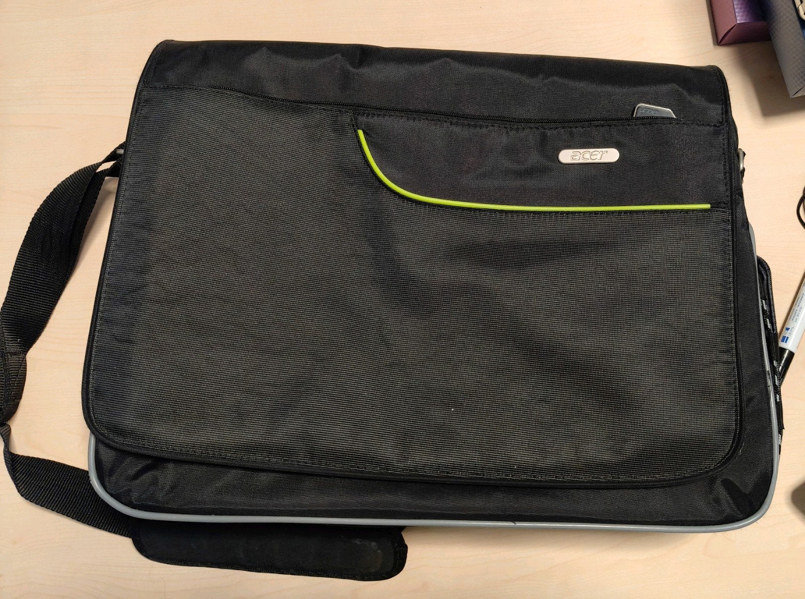 Acer Laptoptas Zwart 46x36x11cm met Schouderband, Ophalen, Gebruikt, Gevoerd laptopvak, 17 inch of meer