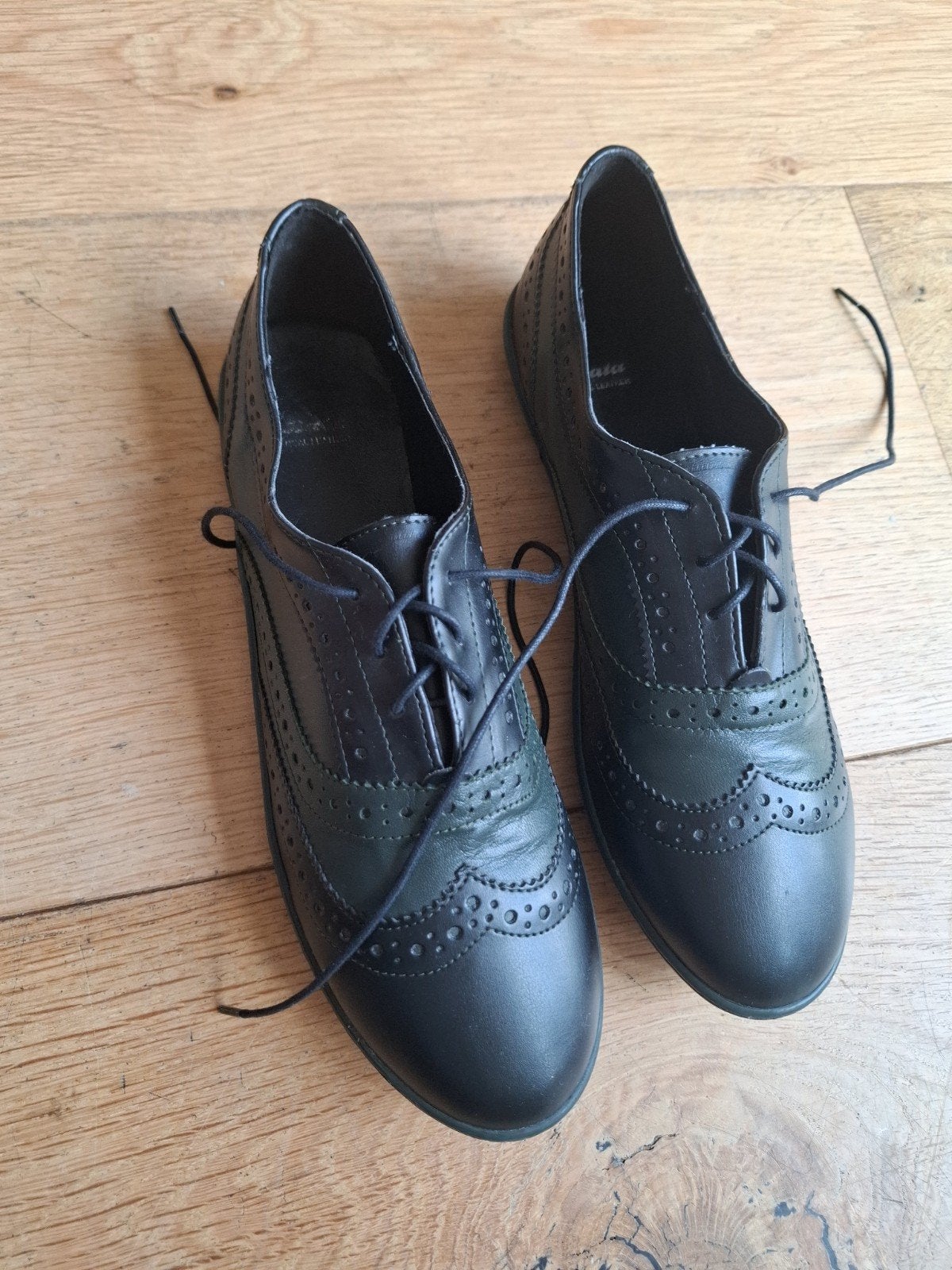 Bata Zwarte Leren Brogues Maat 40, Schoenen met lage hakken, Zwart, Ophalen of Verzenden, Bata