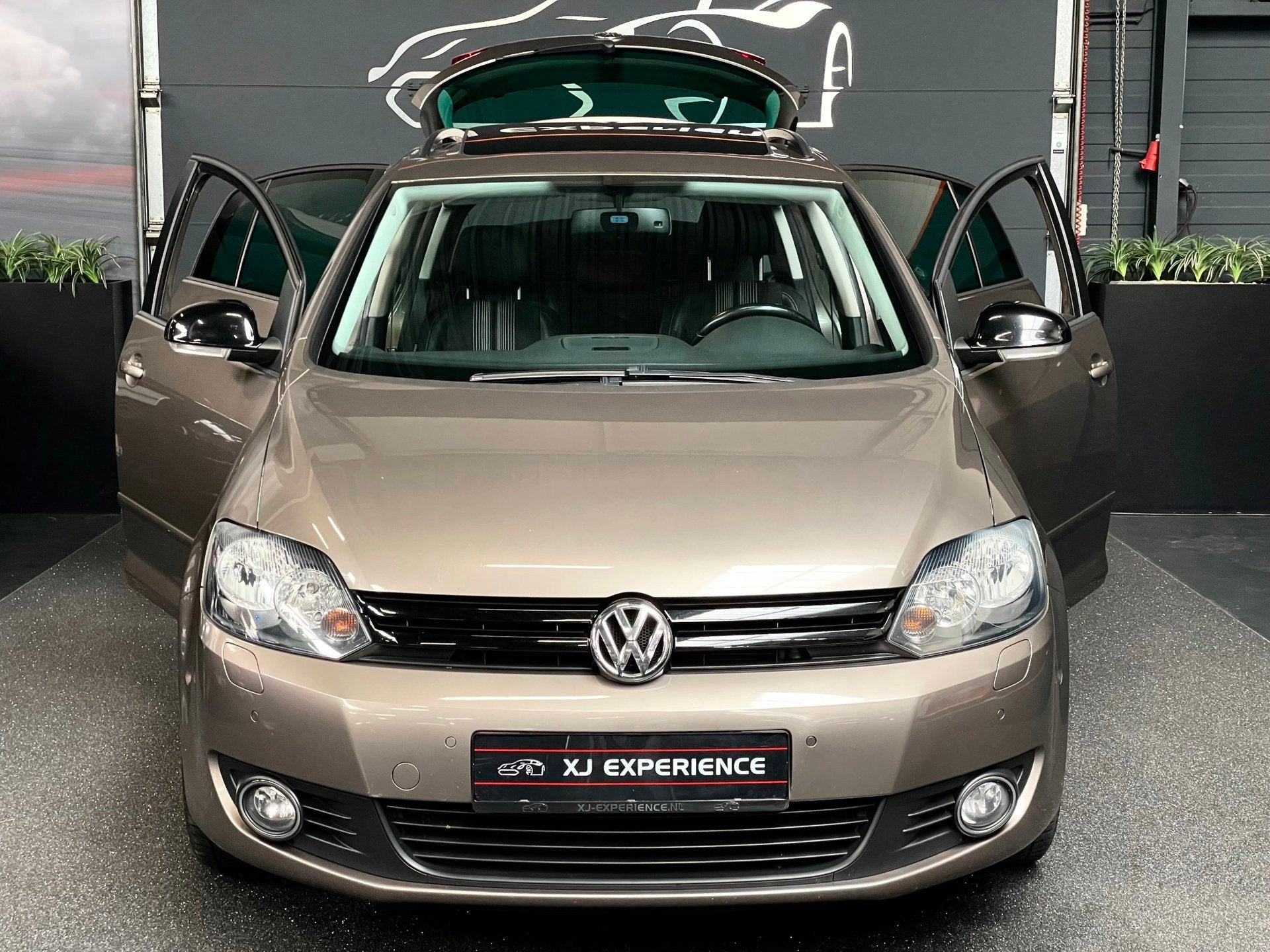 Volkswagen Golf Plus 1.2 TSI Highline GLASDAK NAVI CARPLAY A, Auto's, Euro 5, 1300 kg, Gebruikt, Zwart