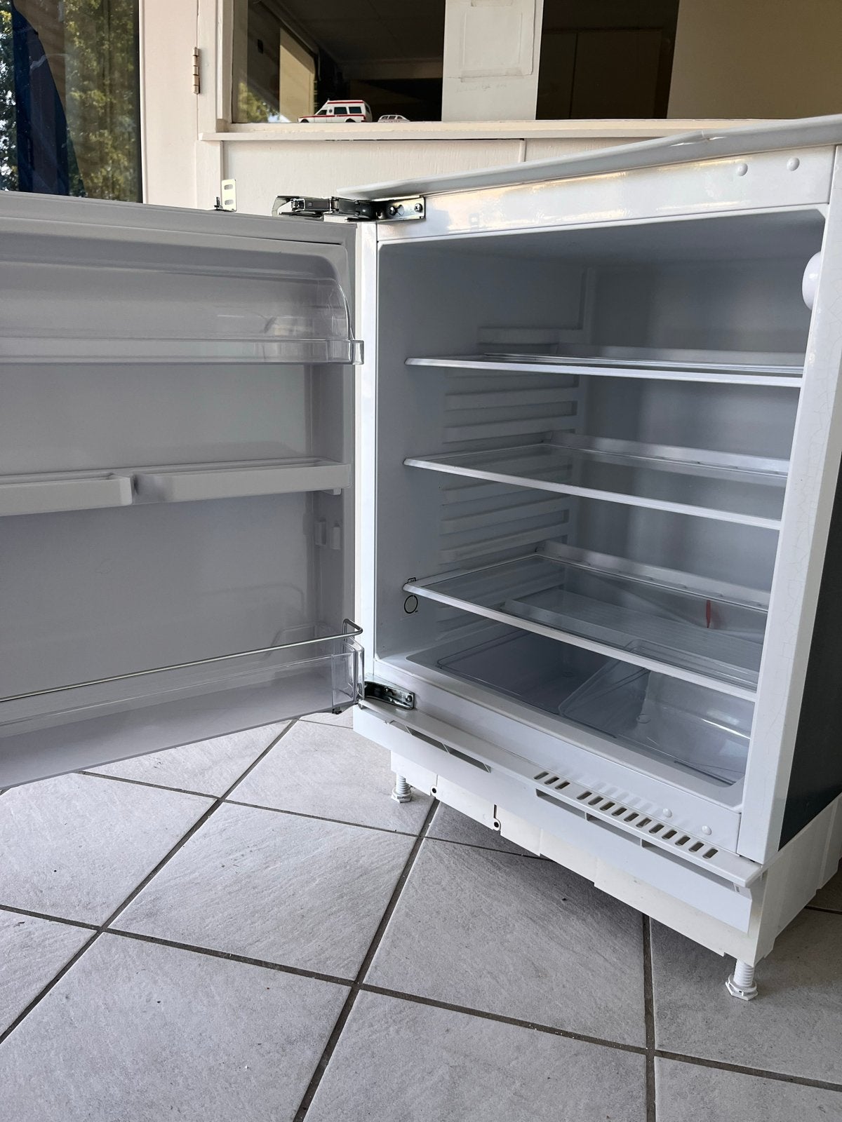 Inbouw tafelkoelkast, 75 tot 100 liter, Energieklasse A of zuiniger, 45 tot 60 cm, Ophalen