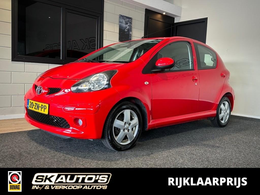 Toyota AYGO 1.0-12V SPORT l NAP l 5DRS l AIRCO l ELEK RAMEN, Voorwielaandrijving, Gebruikt, Met garantie (alle), 4 stoelen
