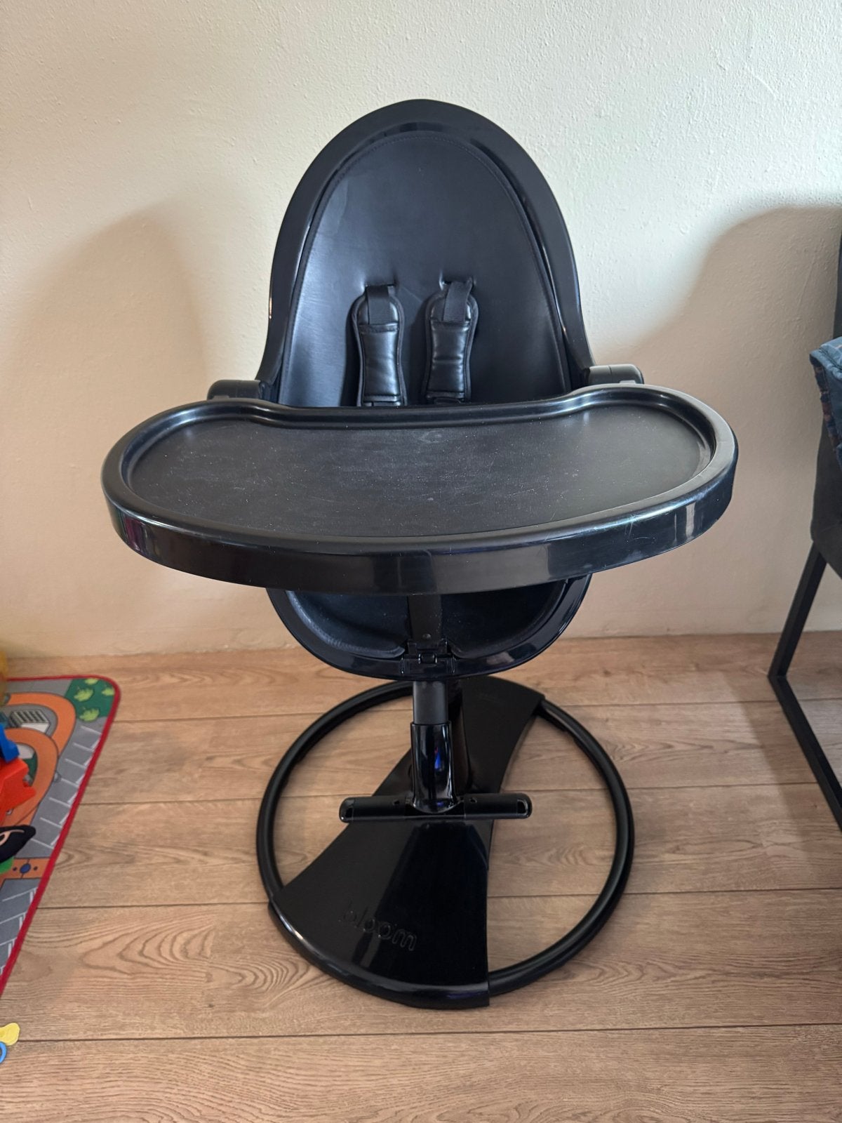 Bloom Fresco kinderstoel met tafelblad - Zwart, Kinderen en Baby's, Kinderstoelen, Ophalen, Gebruikt, Meegroeistoel, Gordel(s)