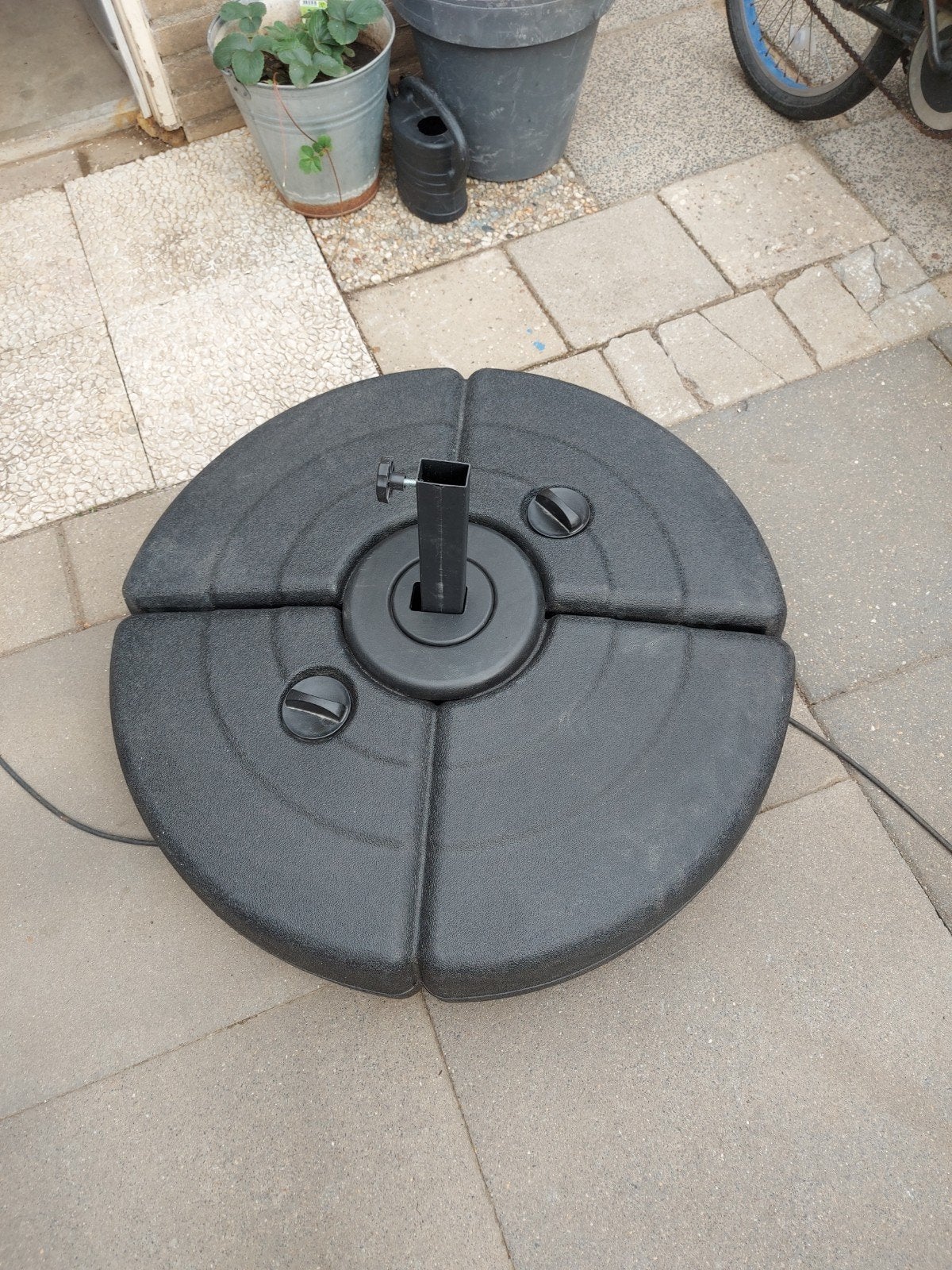 zeer degelijke parasol voet vulbaar met water of zand, Ophalen, Zo goed als nieuw, Minder dan 1 meter, Parasolvoet