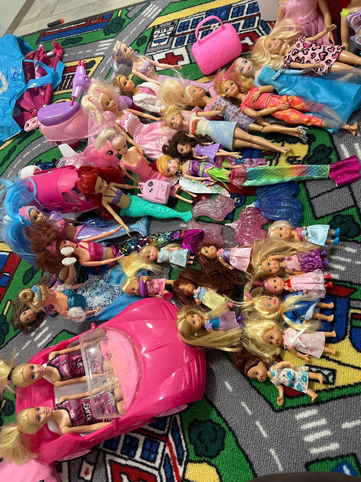 Grote Barbie collectie met accessoires en voertuigen, Kinderen en Baby's, Ophalen, Gebruikt, Barbie