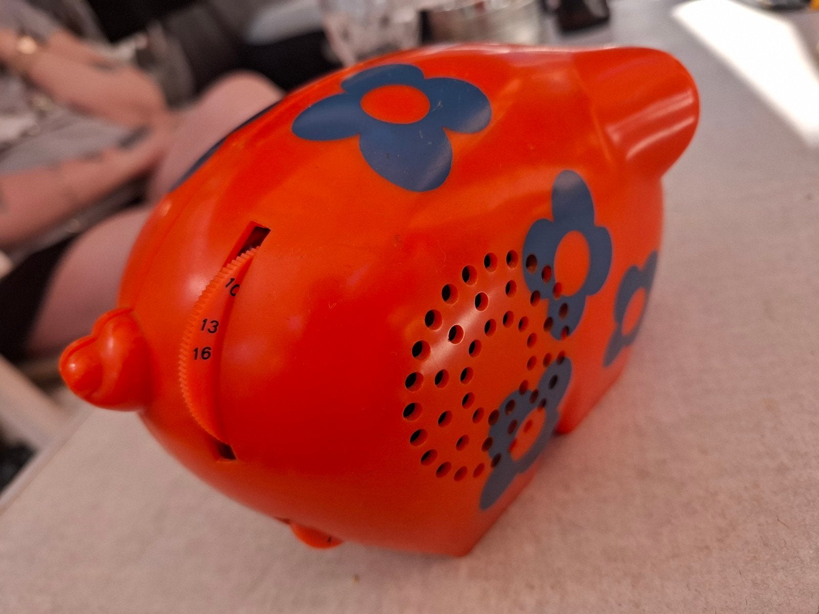 Vintage Rabobank spaarvarken radio, Ophalen of Verzenden, Gebruikt, Metaal of Blik, Overige thema's