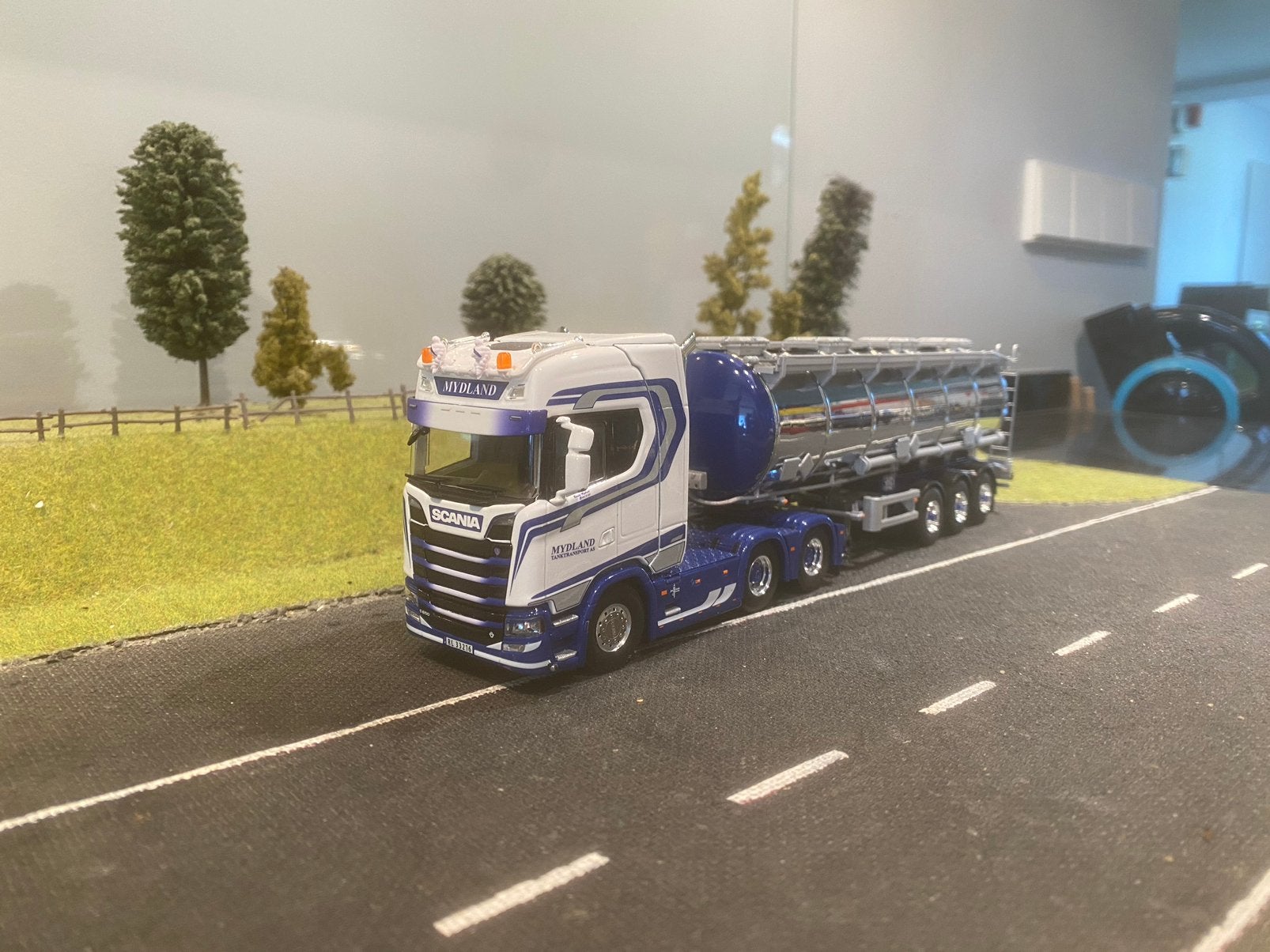 Scania next met tankoplegger van Mydland, Ophalen of Verzenden, Nieuw, Bus of Vrachtwagen, Wsi