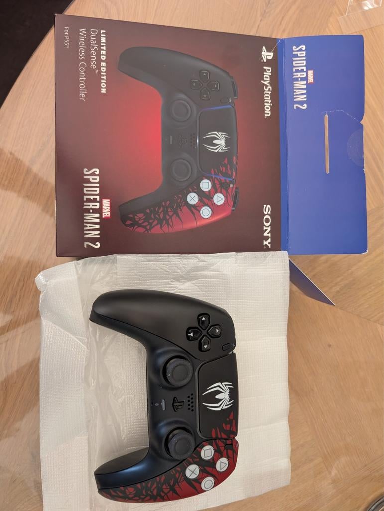 Limited Edition Spider-Man 2 DualSense Controller PS5, Spelcomputers en Games, Games | Sony PlayStation 5, Ophalen of Verzenden