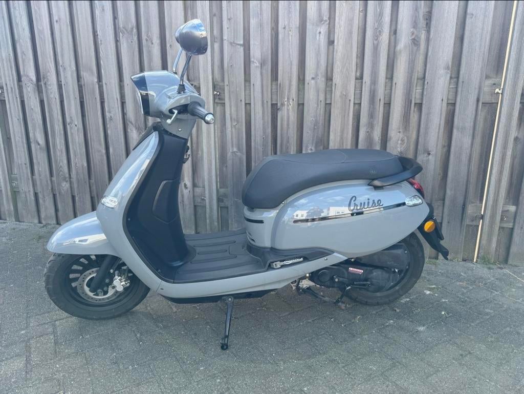 BTC Cruise scooter - lichte krassen, lage kilometerstand, Fietsen en Brommers, Snorfietsen en Snorscooters, Gebruikt, Overige merken
