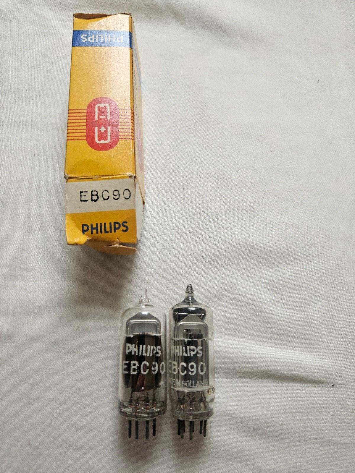 Philips EBC90 buizen (2 stuks) - Vintage radio/audio, Ophalen of Verzenden