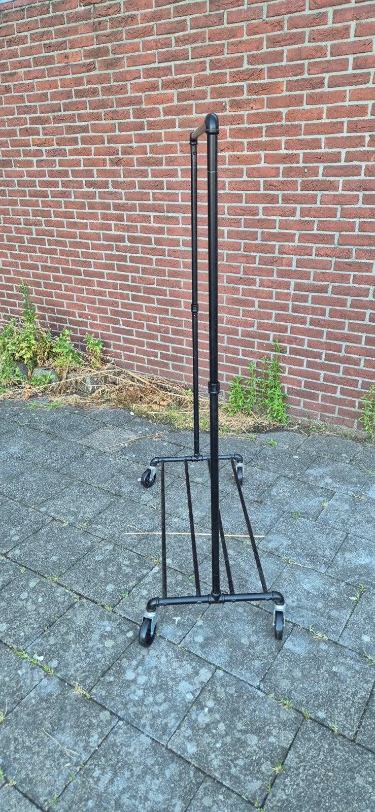 Zwart kledingrek op wielen - Industrieel design, Ophalen of Verzenden, Met wielen, Gebruikt