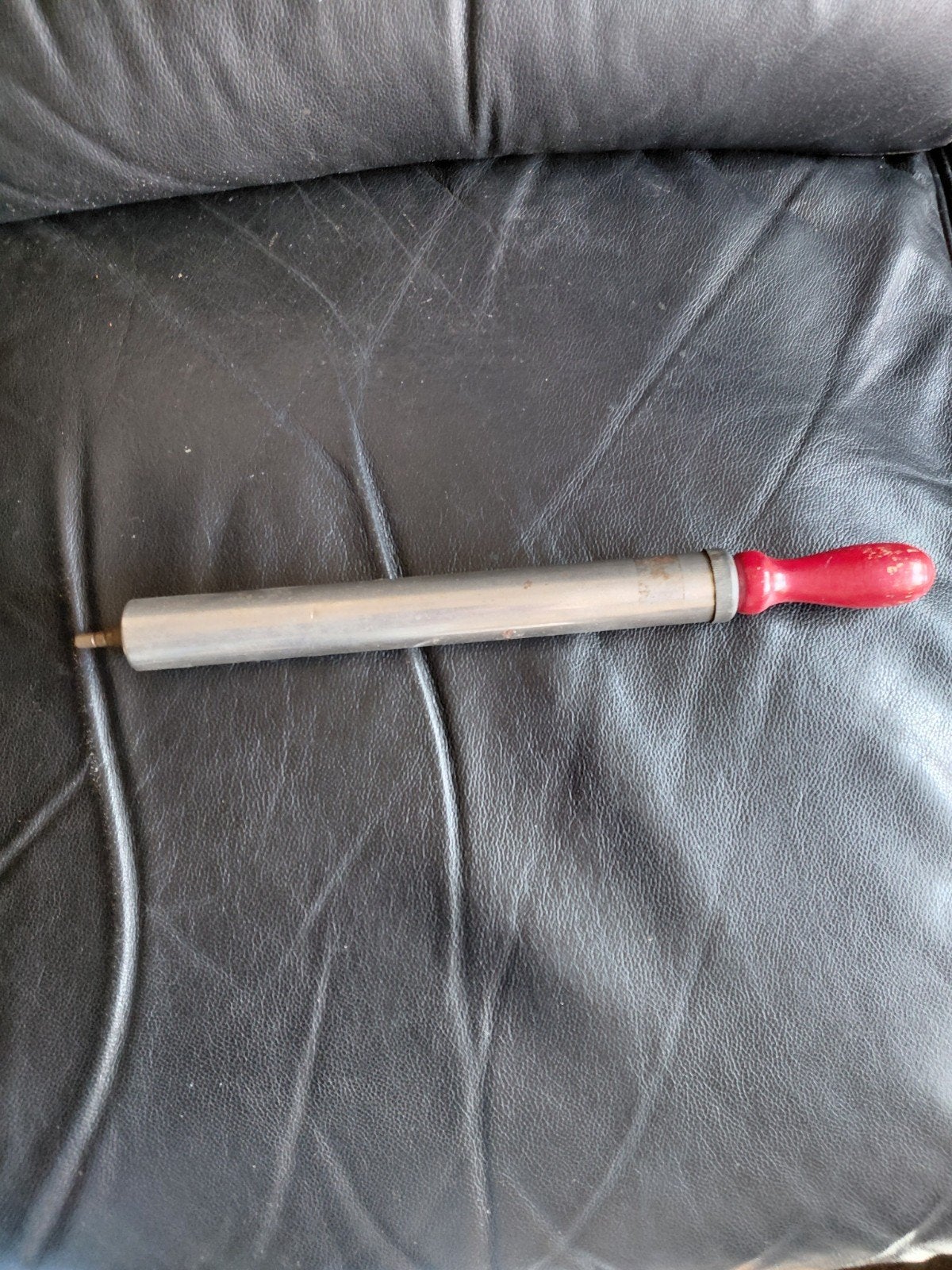 Vintage handpomp met rode houten handgreep, Fietsen en Brommers, Ophalen of Verzenden, Drukmeter, Nieuw