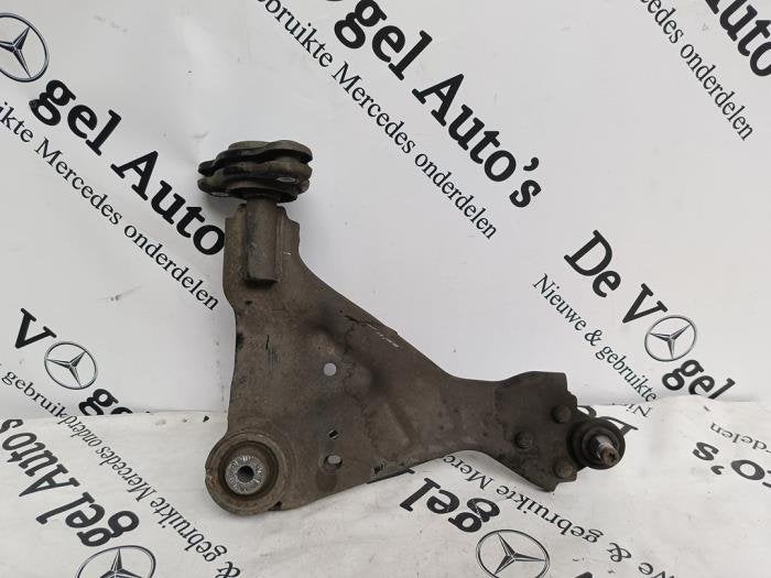 Draagarm rechts-voor van een Mercedes Vito, Gebruikt, -, Ophalen of Verzenden, -
