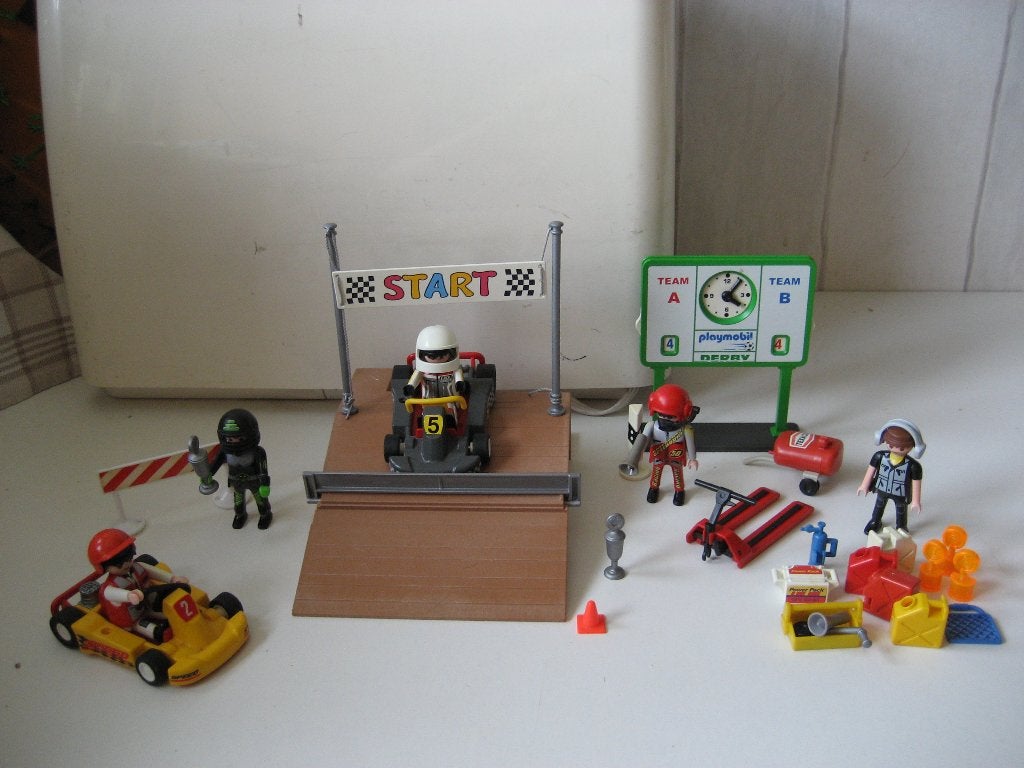 playmobil kartbaan met voertuigen en materialen, Ophalen of Verzenden, Zo goed als nieuw