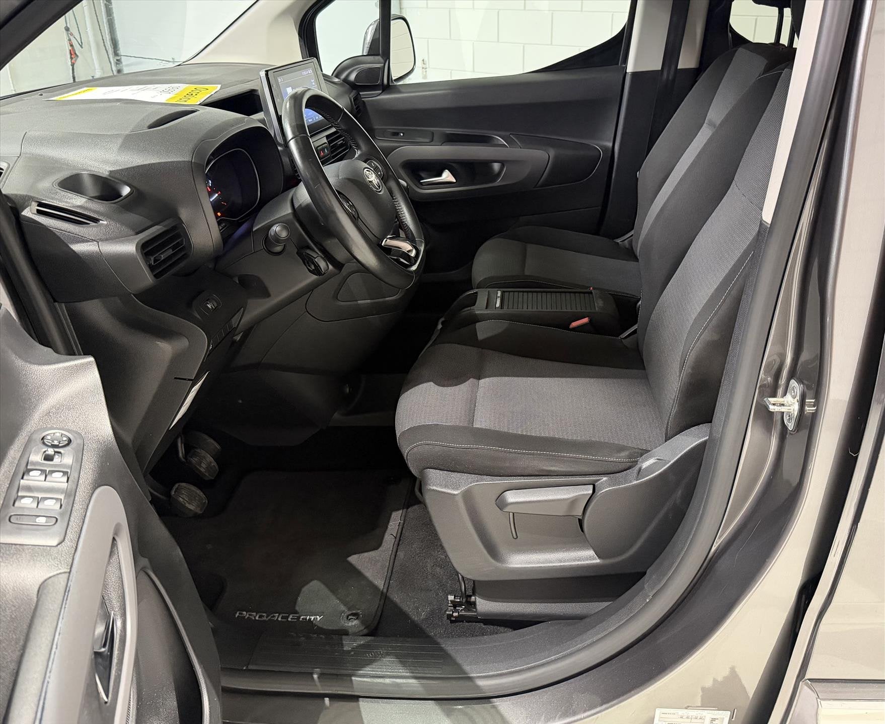 Toyota Proace City Verso 1.2T, Camera, Cruise, Cool edition, Keurmerk '100% Onderhouden', Dealer onderhouden, Stof, Gebruikt