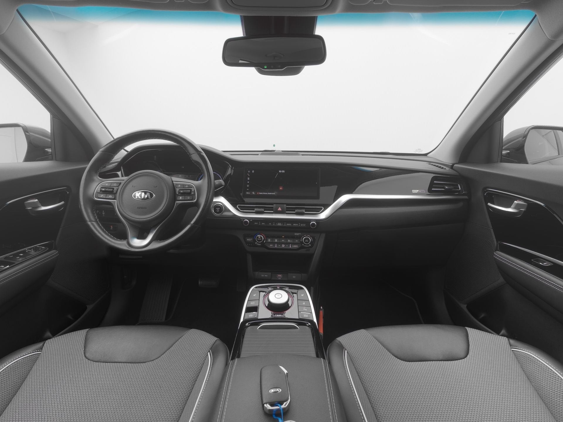 Kia e-Niro DynamicPlusLine 64 kWh | SCHUIFDAK | CAMERA | ADA, Gebruikt, Zwart, Met garantie (alle), Leder en Stof