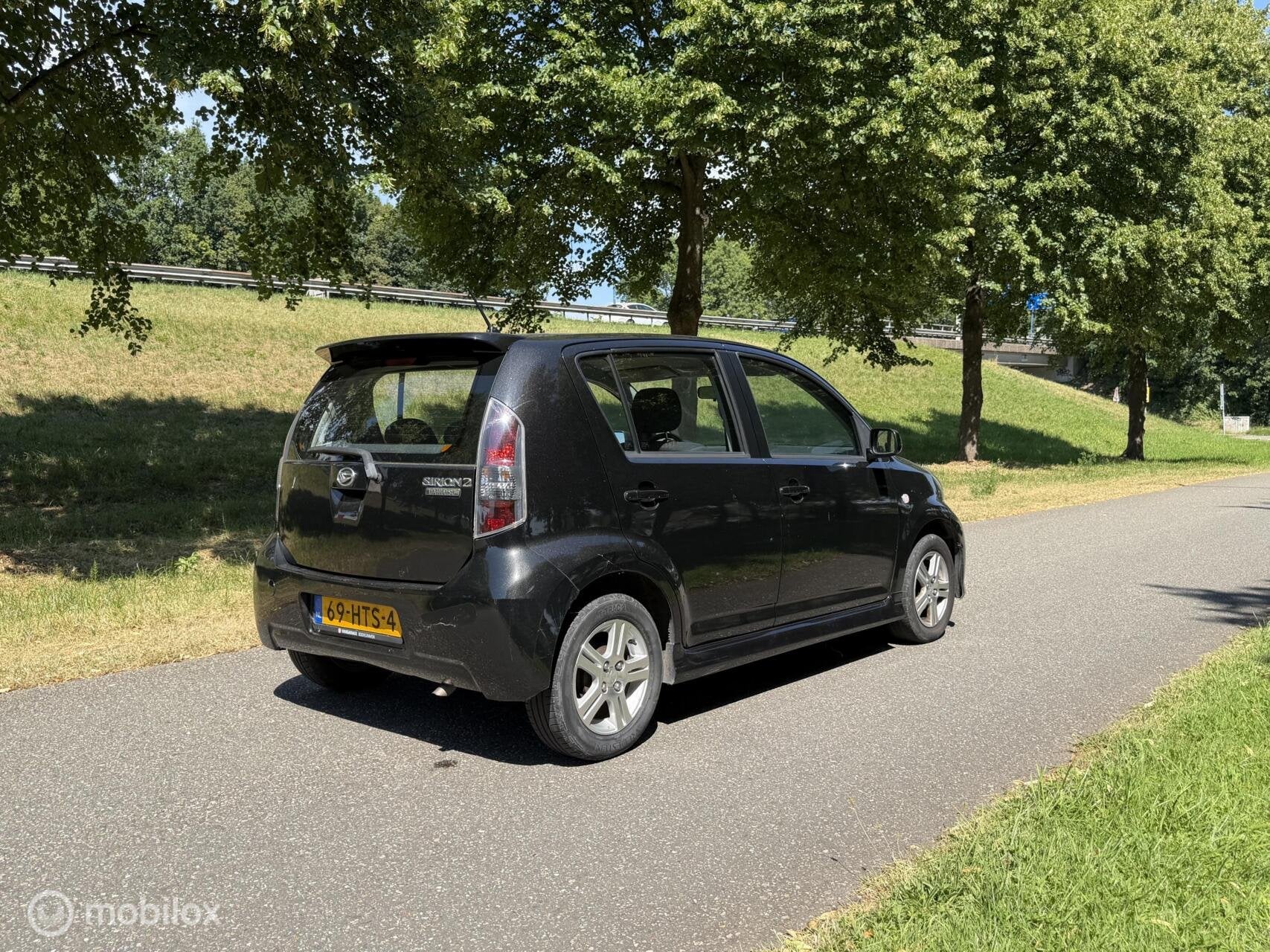 Daihatsu Sirion 2 1.3-16V Sport*AIRCO*ELEK. RAMEN*APK 01/27, Auto's, Daihatsu, Stof, Gebruikt, 4 cilinders, Zwart