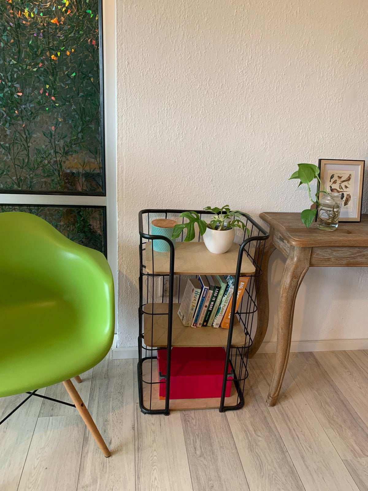 Zwart metalen en houten rekje. Black metal and wood shelf, Huis en Inrichting, Ophalen, Met plank(en), Minder dan 50 cm, Gebruikt