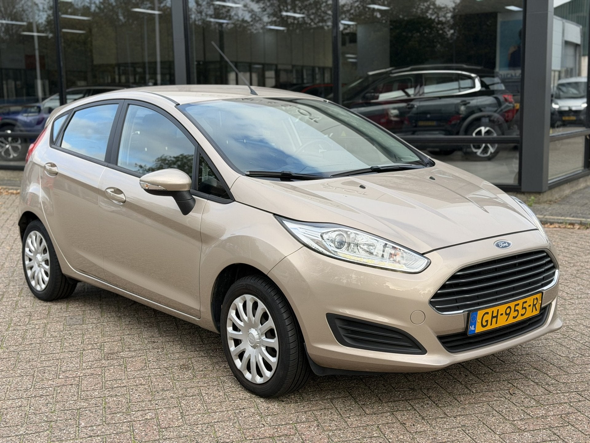 Ford Fiesta 1.0 Style Airco (bj 2015), Voorwielaandrijving, Dealer onderhouden, Stof, 525 kg