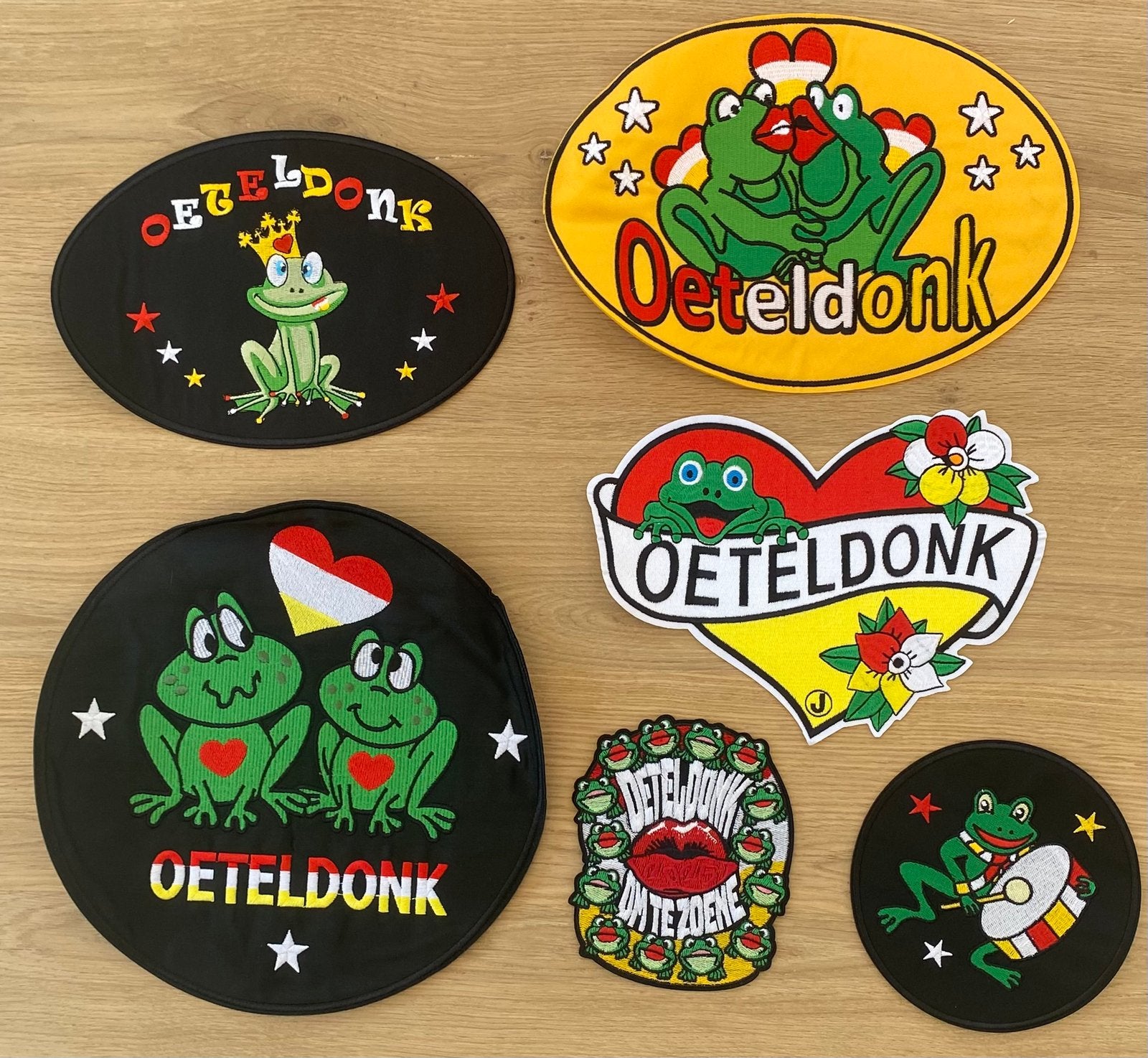 Oeteldonk emblemen carnaval, Ophalen of Verzenden, Zo goed als nieuw, Feestartikel, Carnaval