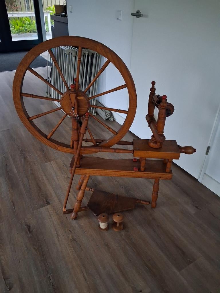 Decoratief Oud Spinnewiel - Overbodig, Hobby en Vrije tijd, Spinnewielen en Spinnen, Spinnewiel, Ophalen